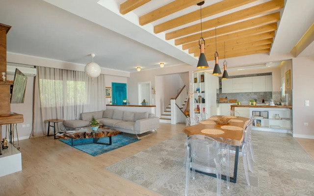 Luxury Villas by Monika Experiences