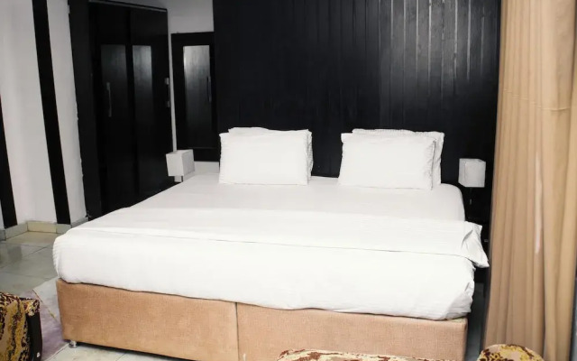 Royal Crest hotel and suite