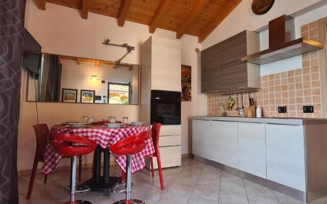 Residence Sirene alloggio Paola con vista lago e piscina comune