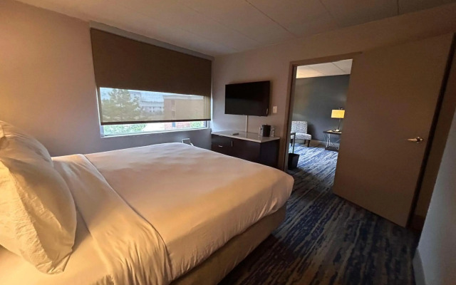 Skyline Hotel Detroit Airport, SureStay Collection by BW