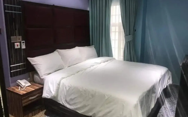 Royal Park Hotel and Suites