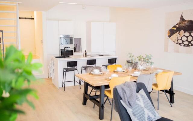 Grandiose 3 Bedroom Serviced Apartment 117m2 -NB304G-