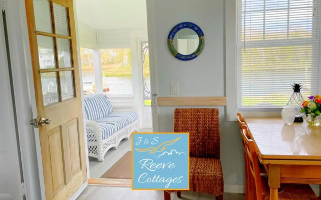 Premier Waterfront Cottage 2