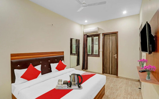 OYO 87988 Hotel Happy Moments