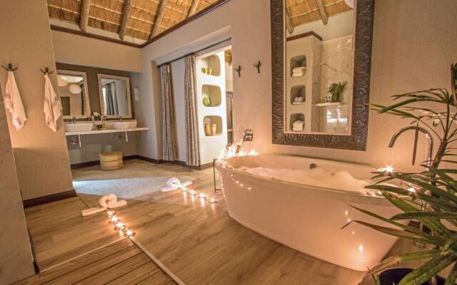 Thornybush Simbambili Lodge