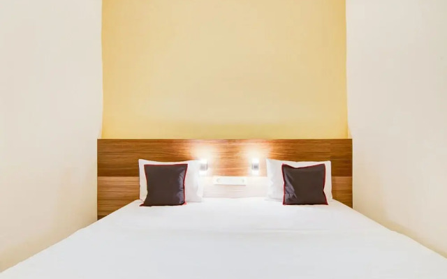 Capital O Pusat Kota Pekanbaru Near Mall Living World Formerly Radja Homestay
