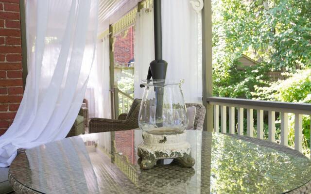 Plantation House Bed & Breakfast