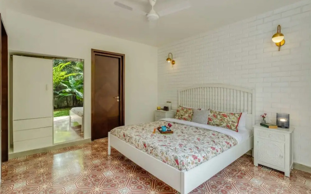 Stylish 2BR w Pool Near Candolim and Coco Beach