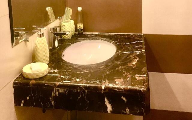 Atrium high Suite 2bed family apartment near Giga Mall