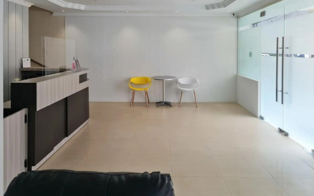 Reddoorz Plus Near Mall Nagoya Hill Batam 4