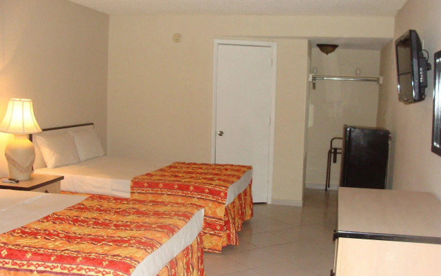 Sevilla Inn - Near Medieval Times