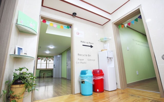 Mori Guesthouse - Hostel