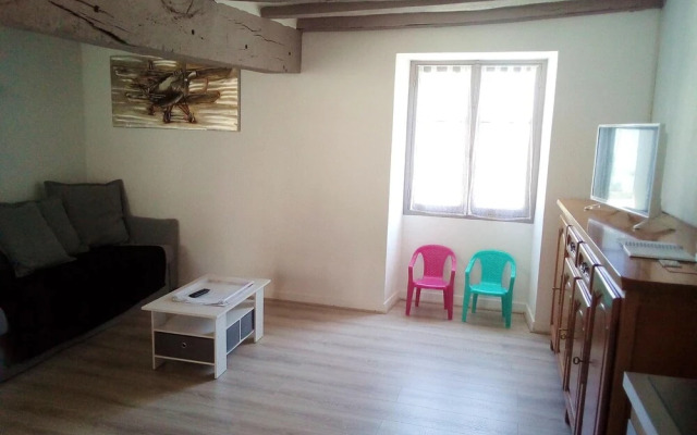 House With 2 Bedrooms in Champigny-sur-veude, With Enclosed Garden