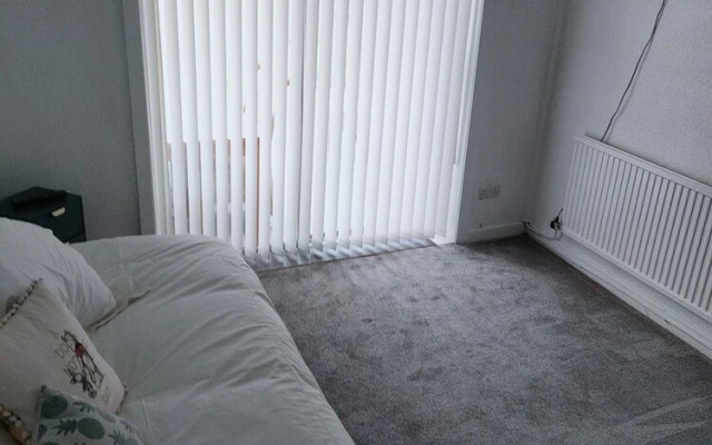 Charming 2-bed House in Fleetwood, England