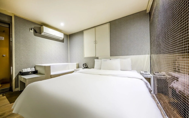 Yeongdeungpo The Moon Hotel
