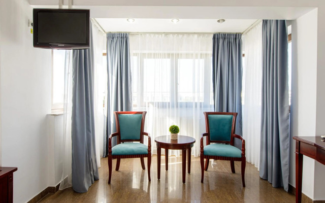 Lira Pacific Aparthotel
