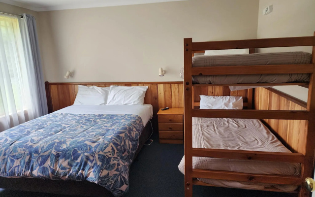 Kentish Hills Retreat – Guest Rooms – Sheffield