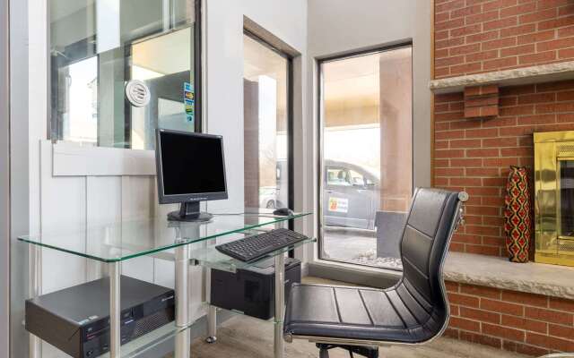 Super 8 by Wyndham Kansas City Airport North