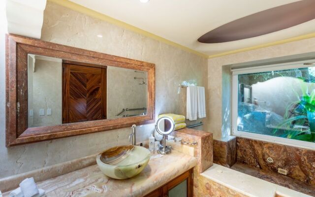 Elegant Suite With Beach View