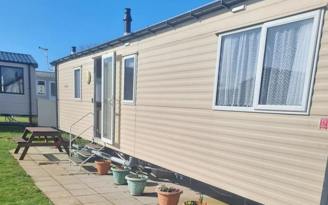 Trecco Bay Porthcawl 2-bed Caravan, Sleeps 6