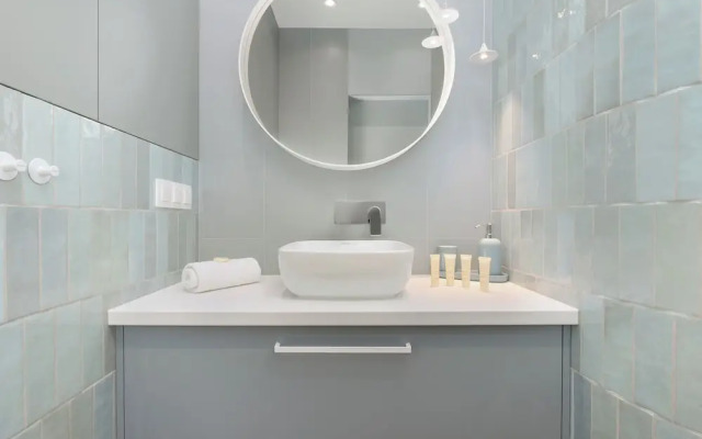 Elegant Apartment for 4 by Renters