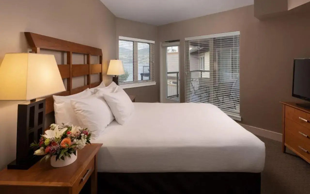 The Cove Lakeside Resort