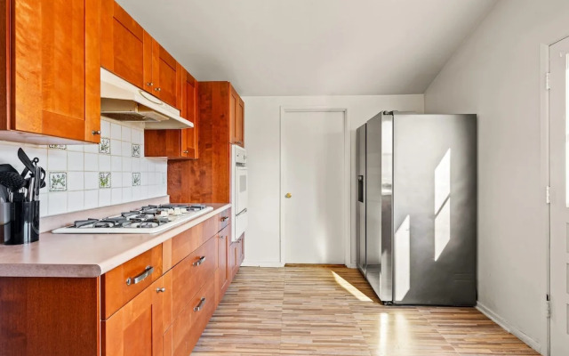 Perfect Family Home With Fireplace Spacious Yard