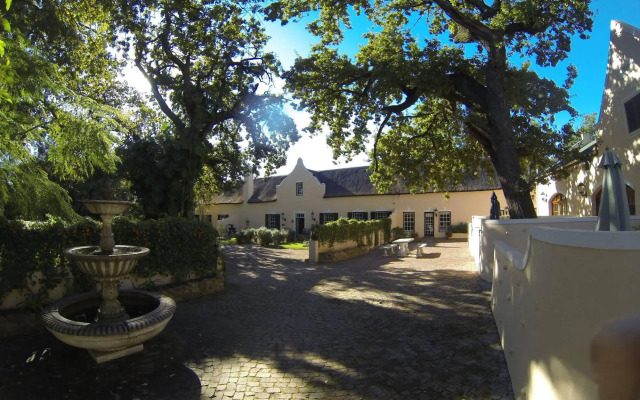 De Leeuwenhof Estate Hotel