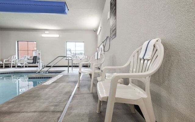 Cobblestone Hotel & Suites - Central Wisconsin Airport