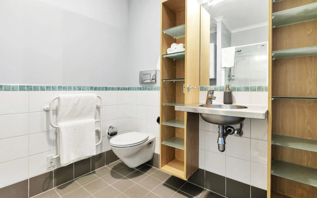 Deluxe Waterfront & City Apartment