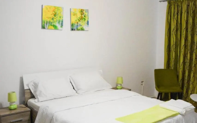 Spacious and cozy 3BD+Terrace Couples Apartment