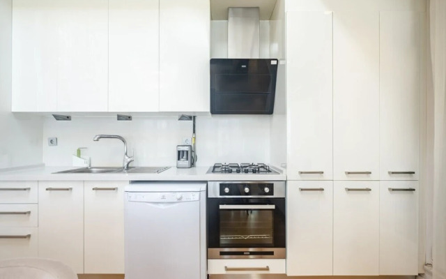 Chic Flat Near Public Transportation in Goztepe