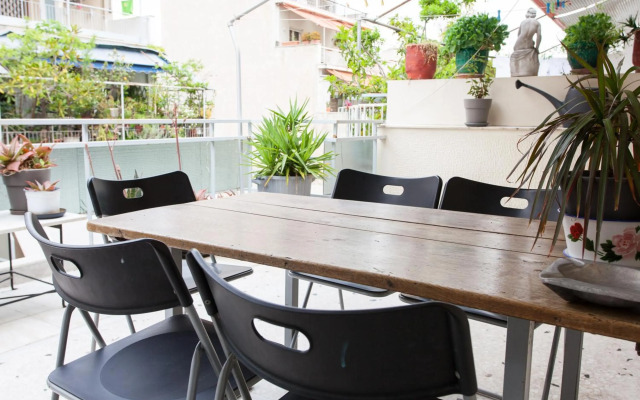 2 Bedroom Artist's Apartment - So Athens