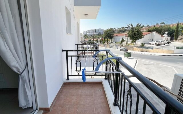 Modern Apartment Only 900m From Famous Venus Beach