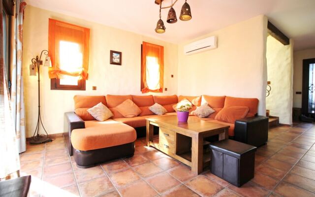 1033 Villa Laura
