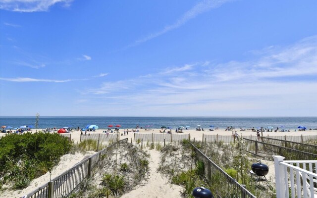 Atlantic Watergate 16 by Long & Foster