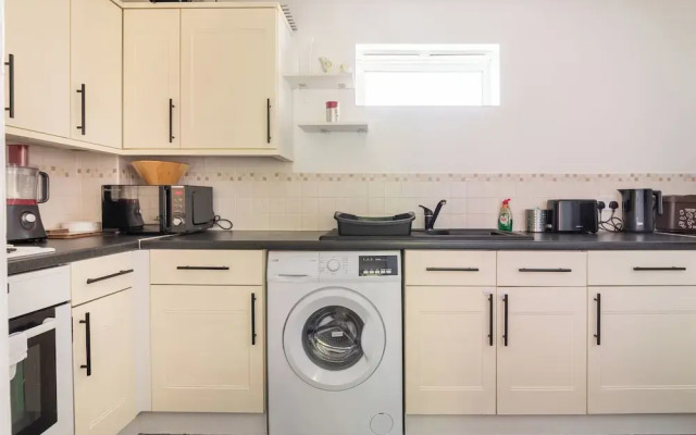 Charming Cosy Coach House in Fishponds, Bristol