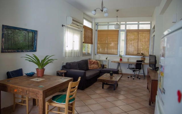 Stylish Perfect 2BR Tel Aviv Beach Apt
