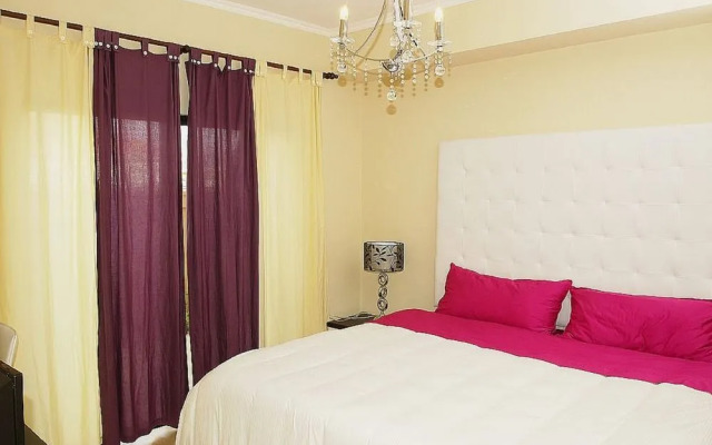 Gold Coast Luxurious and Stylish Condo