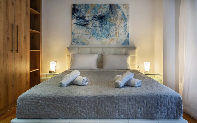 Elegant, spacious & minimalist aptm w/balcony