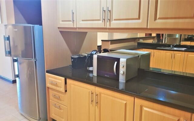 Lovely 2-bed Apartment in Pratumnak With Pool View