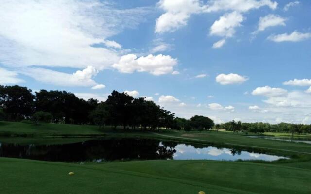 Uniland Golf & Resort