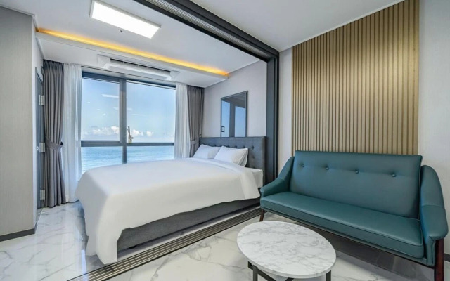 Song Jeong Hotel Blue Castle