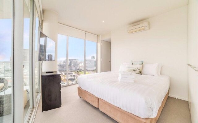 Mccrae At Docklands