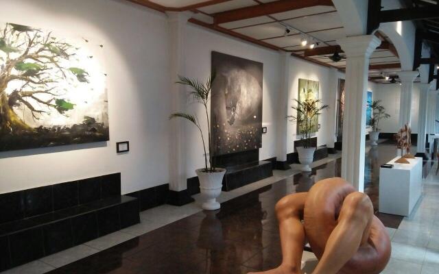 Raintree Boutique Villa & Gallery