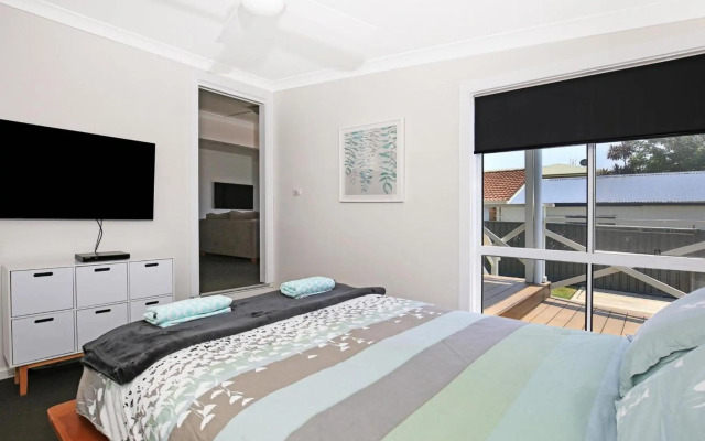 Tilly's Retreat - Pet Friendly - 3 Min Walk to Beach