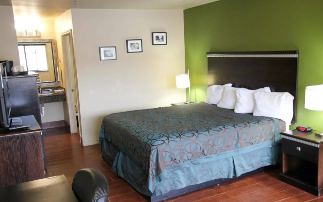 Eagle Ford Inn