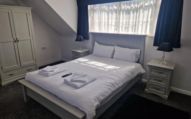 The Riverside House Hotel