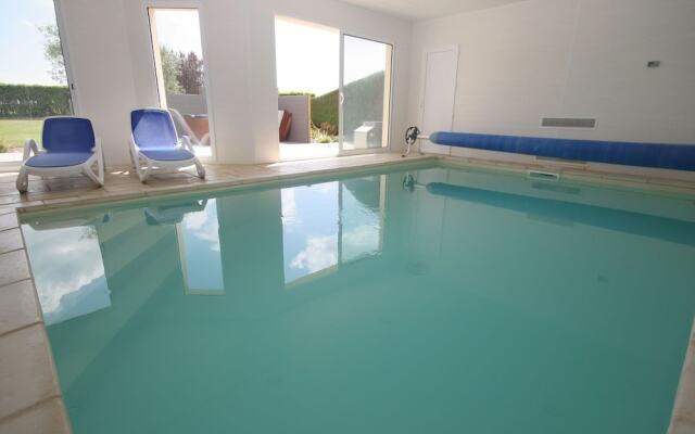 Villa With Indoor Heated Pool And Jacuzzi Only 15 Km Of Beach And Sea