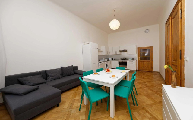 Apartment Manesova 4